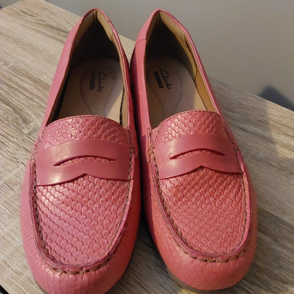 Clarks Collection Penny Loafers Flats Womens Size 7.5M Coral Slip On Casual Shoe - Picture 3 of 9